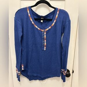 WE THE FREE ROYAL BLUE HENLEY WITH RAINBOW EMBROIDERY SIZE SMALL